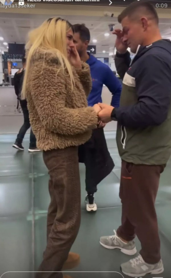 Eşini Survivor'a uğurladı!