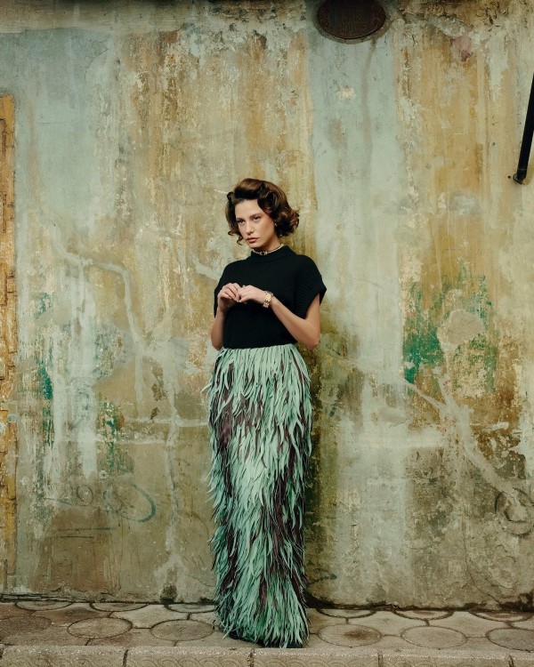 Yeni tarzıyla herkesi şaşırttı