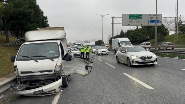 İstanbul'da zincirleme kaza: 3 yaralı