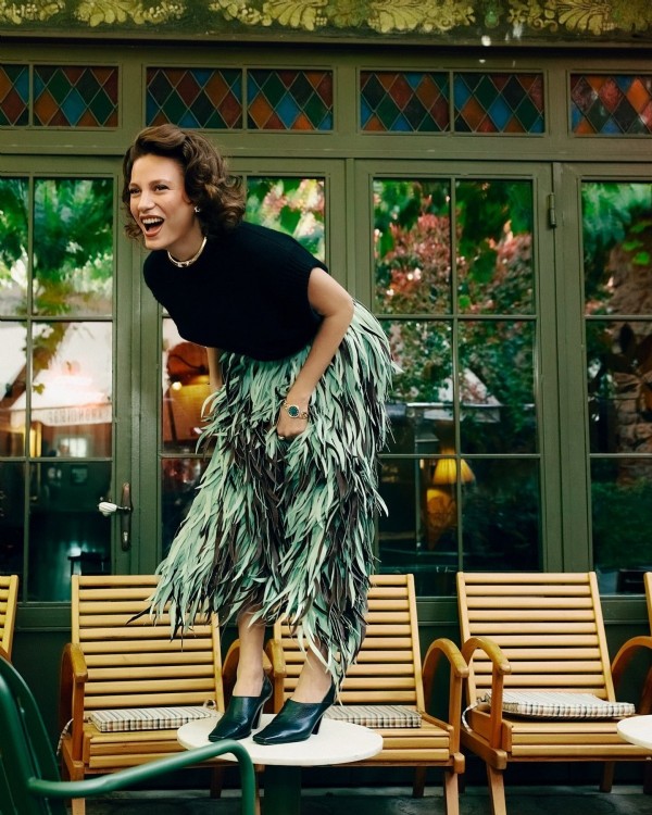 Yeni tarzıyla herkesi şaşırttı