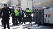 İzmir'de öğrenci servisi tıra çarptı: 1 ölü