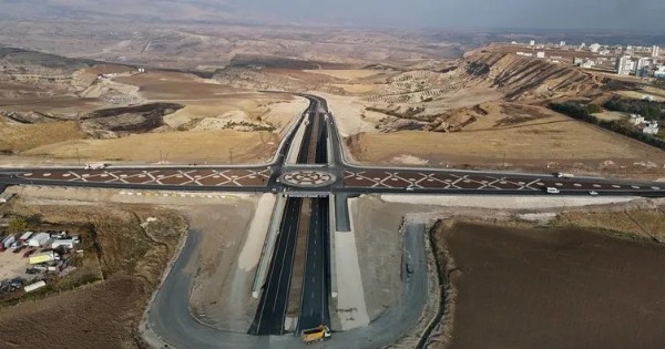 Bakan müjdeyi verdi! Siverek-Kahta arası 25 dakikaya iniyor