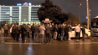 Özel halk otobüsü sahiplerinden İBB önünde eylem: '5 milyara yakın alacağımızı istiyoruz'Özel halk otobüsü sahiplerinden İBB önünde eylem:
