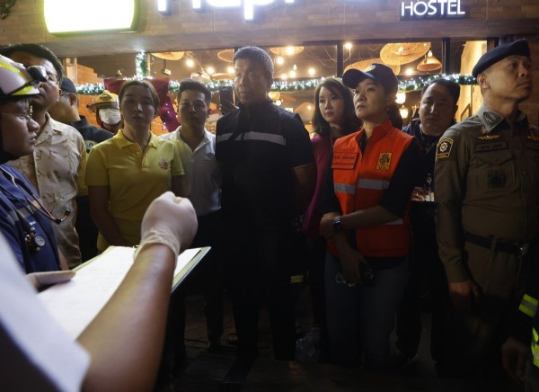 Otel alev alev yandı! Hayatını kaybedenler var