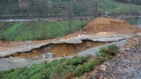 Rize'de heyelan! Köy yolları ulaşıma kapandı