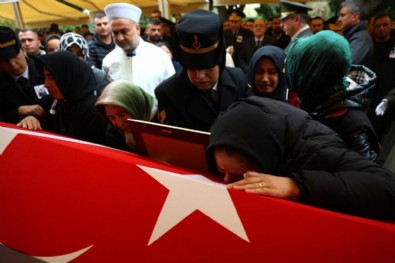 Adanalı şehit son yolculuğuna uğurlandı: Eşinin feryadı yürekleri dağladı...