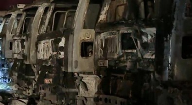 Taş ocağında korkutan yangın: 8 kamyon alev alev yandı