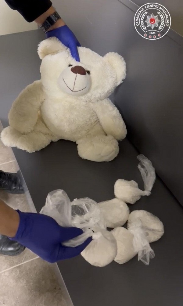 Oyuncak ayının içerisinden zehir çıktı: 3 kişi gözaltında!