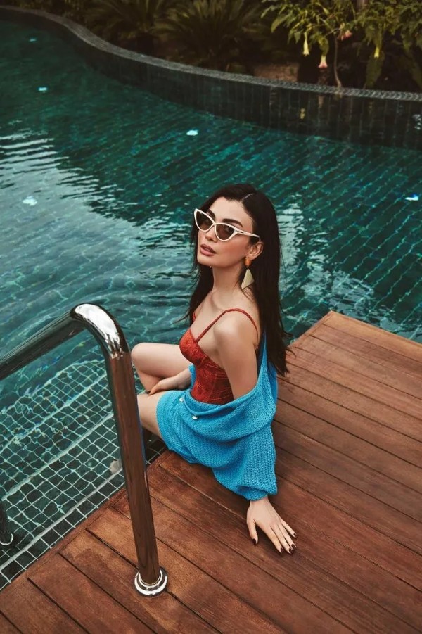 Özge Yağız övgü yağdırdı