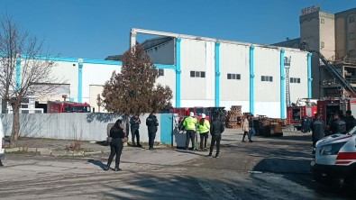 Gaziantep'te Kumas Fabrikasinda Yangin