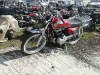 Motosiklet Trafik Levhasina Çarpti, Sürücü Hayatini Kaybetti Haberi