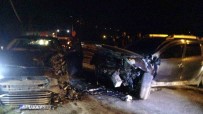 Adana'da Otomobiller Kafa Kafaya Çarpisti Açiklamasi 2 Yarali