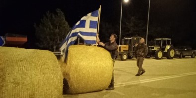 Türkiye Sinirinda Yunan Çiftçilerden Protesto