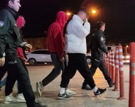 Bursa'da 3 Çocuk Eski Polis Memurunu Biçakla Yaraladi