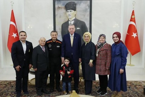 Başkan Erdoğan, Türkiye'nin ilk astronotu Alper Gezeravcı'yı kabul etti