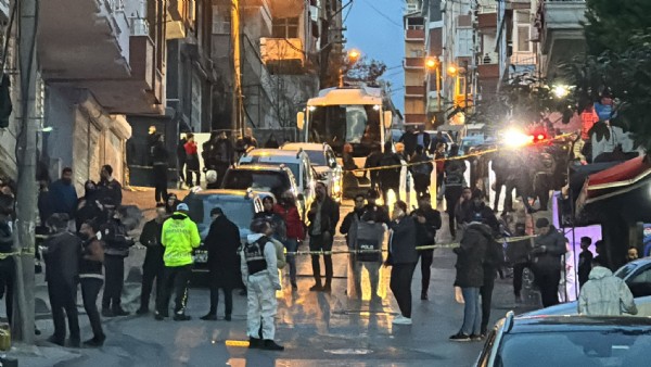 İstanbul'daki seçim çalışması sırasında silahlı saldırı! Saldırıda 3 araç kullanıldı...