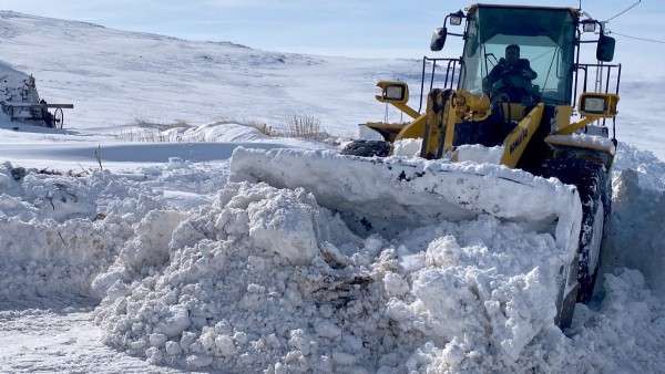 Ardahan'da karla mücadele sürüyor: Son 55 yılın rekor karı yağdı