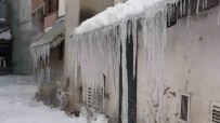 Ardahan'da Soguk Hava Açiklamasi Araçlar Çalismadi, Buz Sarkitlari Olustu Haberi