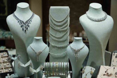 Sevgililer Günü'ne Özel Takilar Altin Ve Mücevher Firsat Günleri'nde Sergileniyor