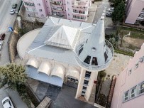 Tokat'ta Uzay Mekigi Minareli Cami Dikkat Çekiyor