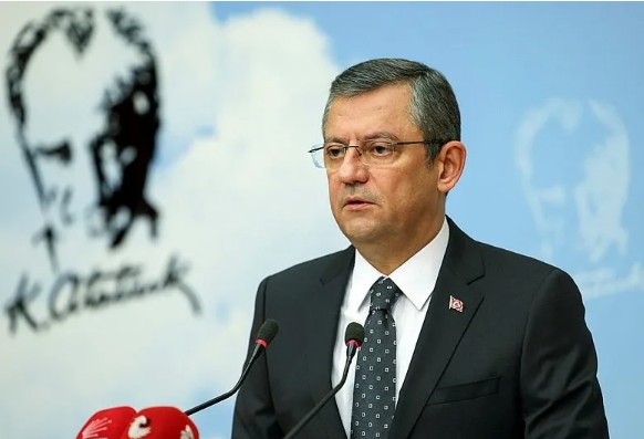 Eren Erdem’den Özgür Özel ve Ekrem İmamoğlu'na çok sert sözler: Müsamere oynadılar!