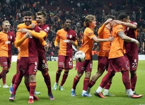 Süper Lig'de şampiyonu açıkladılar! Fenerbahçe mi Galatasaray mı? 98 puanla şampiyon