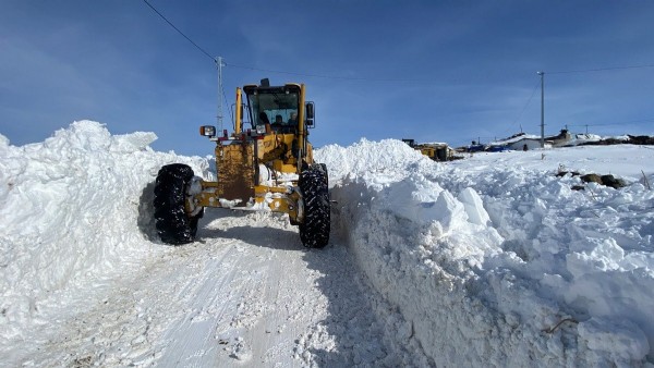 Ardahan'da karla mücadele sürüyor: Son 55 yılın rekor karı yağdı
