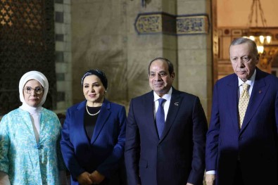 Cumhurbaskani Erdogan, Kahire'de Imam Safi Türbesi'ni Ziyaret Etti