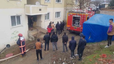 Sakarya'da Korkutan Yangin Açiklamasi Bir Bina Tahliye Edildi