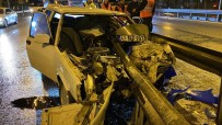 Otomobil Bariyere Ok Gibi Saplandi, Araç Paramparça Oldu Açiklamasi 1 Yarali