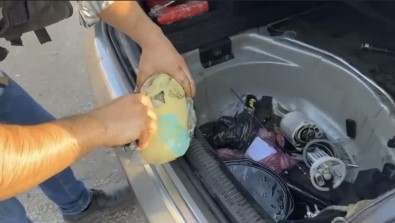 Otomobilin Yakit Deposundan 10 Kilo 250 Gram Uyusturucu Çikti