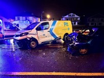 PTT Kargo Araci Ile Otomobil Çarpisti Açiklamasi 2 Yarali
