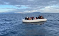 Yunanistan'ın ittiği 23'ü çocuk 43 göçmen, İzmir açıklarında kurtarıldı Haberi