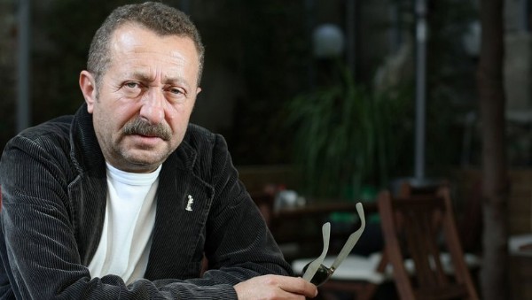 Film gibi dolandırıcılık deyimi vücut buldu! Usta oyuncu Erkan Can'ın dolandırılma olayı film konusu oldu! Başrolünü de Erkan Can oynadı