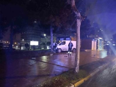 Atasehir'de Trafik Kazasi Açiklamasi 1'I Agir, 2 Yarali