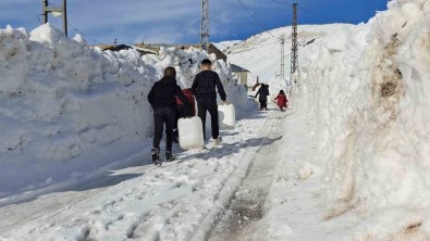Çocuklar Türkiye'nin En Yüksek Köyüne Kayak Merkezi Kurulmasini Istiyor
