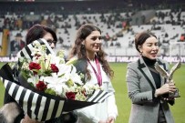 Besiktas Yönetiminden, Sampiyon Güresçi Nesrin Bas'a Plaket