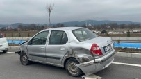 Otomobil Ile Tirin Çarpistigi Kazada Sans Eseri Yaralanan Olmadi