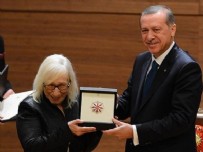 Cumhurbaşkanı Erdoğan'dan Alev Alatlı için başsağlığı mesajı Haberi