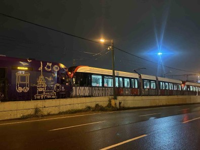 Zeytinburnu'nda Iki Tramvay Kafa Kafaya Çarpisti Açiklamasi 1 Yarali