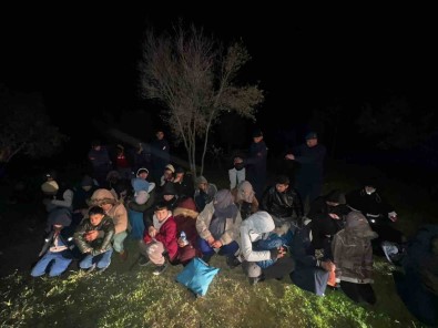 Izmir'de 3 Göçmen Kaçakçisi Tutuklandi