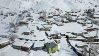 Beytüssebap'in 150 Haneli Köyünde Tek Katli Evler Kara Teslim Oldu