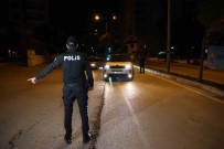 Çukurova Polisi Giris-Çikisi Kapattigi Mahallede Uygulama Yapti