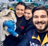 Sabirsiz Bebek Dünyaya Gözlerini Ambulansta Açti