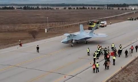KAAN’ın ilk uçuşunu gerçekleştiren Pilot: Mükemmel bir uçuş oldu! Türk havacılık tarihi için yeni bir çağın başlangıcı