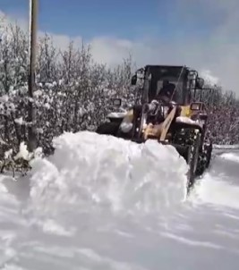 Tunceli'de Kardan Kapanan Köy Yollari Ulasima Açiliyor