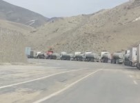 Iran Sinirinda Tir Kuyrugu 15 Kilometreyi Buldu