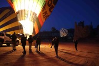 Kapadokya'da Balonlar 'Savasa Hayir' Pankartlari Ile Havalandi