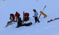 Kayaliklarda Mahsur Kalan Doktor, JAK Ekiplerince Kurtarildi Haberi