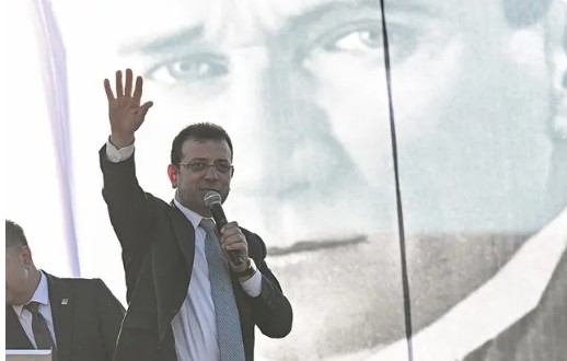 İşte CHP-DEM parti ittifakının kanıtı! İmamoğlu'nun mitinginde 'DEM' bayrakları sallandı